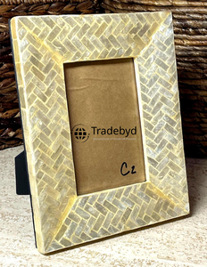 Marco de Fotos de Lujo con Incrustaciones de Madreperla, Diseño Creativo y Hecho a Mano por Tradebyd - Product Image 1