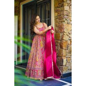 Vestido Anarkali de diseñador Swank, talla XS, color rosa oscuro, y hermosa dupatta para fiestas. - Product Image 5