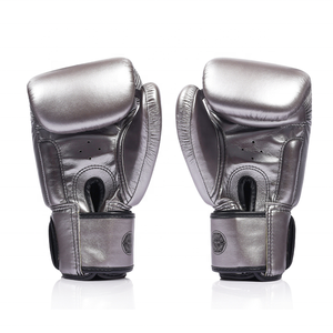 Guantes Fairtex x Royal Enfield Edición Limitada, Guantes de Boxeo de Entrenamiento de Piel Auténtica - Plateados - Product Image 4
