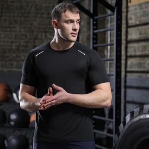 Fabricante de Camisetas de Entrenamiento de Alto Rendimiento Personalizadas, Ropa Deportiva de Compresión, Poliéster y Elastano, Marca Privada, Impresión DTF, Venta al Por Mayor - Product Image 1