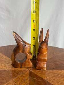 Anillos de Servilleta de Madera Tallados a Mano con Forma de Conejo, Par de Decoraciones de Mesa de Arte Folclórico, Coleccionables de Animales de Madera Rústica Marrón - Product Image 6