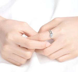 Bague en moissanite écologique, pierre précieuse étincelante pour fiançailles, mariage, anniversaire et occasions romantiques, disponible à la vente - Product Image 4
