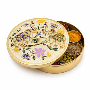 Caja de Especias de Latón Hecha a Mano con Diseño de Elefante Pintado a Mano, 7 Compartimentos, Contenedor de Especias con Cuchara, Set de Regalo - Product Image 1