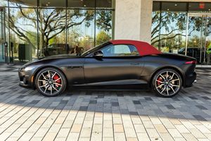 Jaguar F-Type R 75 Cabriolet 2024 d'occasion, état impeccable, prêt à être expédié - Product Image 2