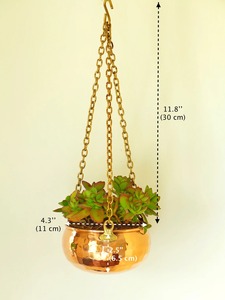 Ensemble de jardinières suspendues en or poli style vintage, idéal pour les plantes d'intérieur, le balcon et la décoration murale de maisons de luxe, provenant d'Inde. - Product Image 4