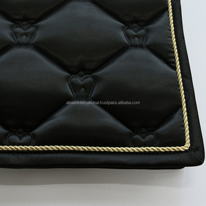 Juego de almohadillas de sillín duraderas personalizadas para carreras de caballos, alfombrilla de satén, Productos Ecuestres equinos con colores personalizados fabricados en la India - Product Image 3