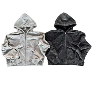 Sudadera con capucha pesada con cremallera completa y pedrería de diamante en toda la prenda, estilo streetwear personalizado para hombre, lavado ácido, color negro. - Product Image 1