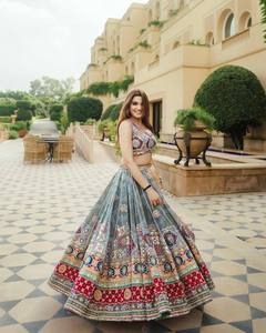 Lehenga Choli pour femmes avec dupatta, imprimé numérique, travail miroir, broderie, robe indienne pour les fêtes et les mariages - Product Image 2