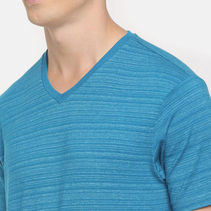 เสื้อยืดคอวีใส่สบาย ผลิตจากวัสดุระบายอากาศได้ดี พร้อมผิวสัมผัสเรียบเนียน เหมาะสำหรับวันฤดูร้อน เสื้อยืดคอวีคุณภาพพรีเมียม - Product Image 6