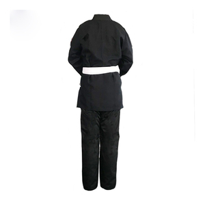 Tenue de karaté de haute qualité, best-seller, pour adultes, fabriquée au Pakistan, idéale pour l'entraînement et les combats. - Product Image 4