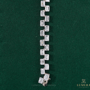 Sofisticada Pulsera de Diamantes Cultivados en Laboratorio con Corte Esmeralda, con Engaste de Cesta Abierta y Estructura de Eslabones en Zigzag - Product Image 2