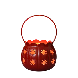 Lanterne en fer rouge avec découpes en forme de marguerite et poignée pour la décoration de la maison, porte-bougies suspendus pour bougies chauffe-plat - Product Image 1