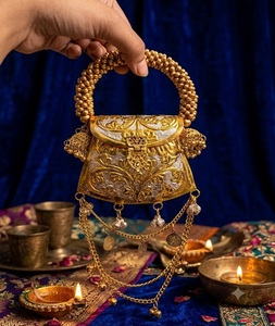 Mini Bolso de Mano Kundan de Latón, Chapado en Oro, Hecho a Mano, con Diamantes, Cierre de Hebilla, Marca F S INTERNATIONAL de Uttar Pradesh - Product Image 2