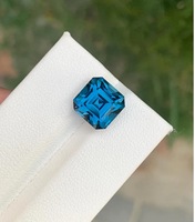 Pierre précieuse naturelle Topaze bleue de Londres de Hasnain Gems, taille princesse carrée, calibrée du Rajasthan, disponible dans toutes les tailles