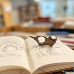 Soporte de Páginas de Libro de Madera Ecológico Hecho a Mano con Acabado Pulido, Forma Personalizada, Soporte para Pulgar, Adorno de Escritorio, Accesorio de Lectura - Product Image 3