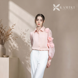 Chemisier floral premium pour femme avec manches transparentes audacieuses, prêt à être expédié – Élégance de bureau, article tendance, vente en gros - Product Image 1