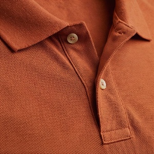 Polo en piqué de coton à manches courtes pour homme, couleur marron rouille, décontracté, respirant, coupe classique, design uni, logo sur le devant - Product Image 5