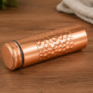 Bouteille d'eau artisanale en cuivre pur, qualité supérieure, motif nid d'abeille semi-martelé, gourde en cuivre, bienfaits ayurvédiques pour la santé - Product Image 4