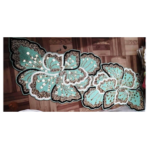 Camino de Mesa Moderno con Bordado de Cuentas y Diseño de Plantas, Hecho a Mano, Ecológico, Reutilizable, de Tela de Poliéster, Personalizable - Product Image 2