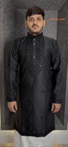 Kurta pour homme à col mandarin, séchage rapide, infroissable, longueur genou, motif linéaire obsidienne, en satin, pour mariage et occasions festives - Product Image 3