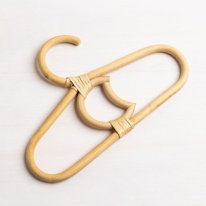 Perchas de ratán de tamaño pequeño, ecológicas, de madera, para ropa de niños, esenciales para el armario. - Product Image 4