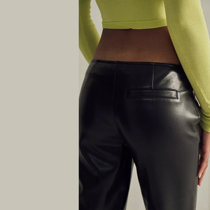 Pantalon évasé décontracté pour femme, coupe ample, anti-plis, taille basse, style vintage, en similicuir PU noir imprimé - Product Image 4