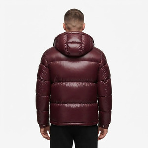 Blouson matelassé à capuche pour homme, personnalisé, premium, métallisé brillant, bordeaux, chaud, épais, isolé, pour l'extérieur - Product Image 4