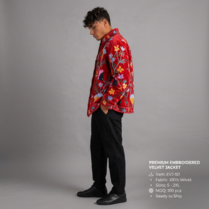 Chaqueta Acolchada de Terciopelo Rojo Bordada con Patrón Floral, Abrigo Reversible de Invierno de Manga Larga para Mujer, Prenda Exterior 100% Algodón Hecha a Mano - Product Image 4