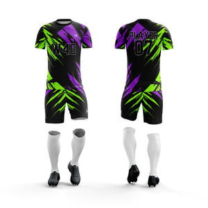 Tenues de football personnalisées en gros pour clubs de football, ensembles de maillots 100 % polyester respirant, unis, pour l'été et l'hiver, nouveaux designs - Product Image 3