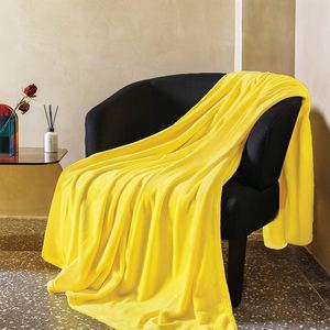 Manta de Felpa de Poliéster Suave Personalizada de Color Amarillo de Buena Calidad, Fabricada por Vaibhav Exports - Product Image 1
