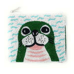 Monedero de lobo marino verde con cuentas, diseño de foca, temática oceánica, mini cartera con cremallera, recuerdo de acuario, venta al por mayor para boutiques. - Product Image 1