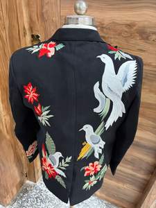 Blazer noir brodé de fleurs et d'oiseaux pour homme – Veste de costume de créateur pour mariage et soirée - Product Image 4