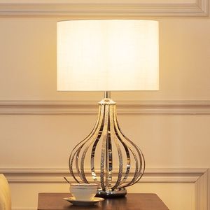 Lampada da Tavolo in Metallo 22.8, Elegante Decorazione per la Casa con Design Unico - Product Image 1
