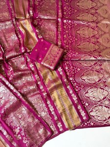 Sari de Seda Pura Chinya con Tejido Jacquard Doble Jari – Diseño Floral con Pallu Rico y Borlas - Product Image 2