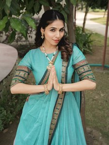 Ensemble Lehenga en Coton Chanderi Premium avec Dupatta à Pompons et Bordure Large – Collection Ethnique de Créateur - Product Image 5