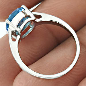 Anillo Solitario Vibrante de Plata de Ley 925 con Topacio Azul de Corte Ovalado y Engaste de Cuatro Garras, Anillo Bohemio para Fiesta - Product Image 3