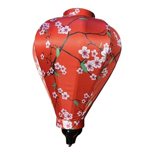 Farol de Seda Hecho a Mano en Vietnam para Decoración de Interiores de Hotel, Adorno Tradicional Colgante - Product Image 1