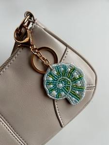 Dijes de Peridoto Chapados en Oro con 3 Cuentas en Racimo para Fabricación de Joyas, Dijes de Piedra Natal Hechos a Mano - Product Image 2