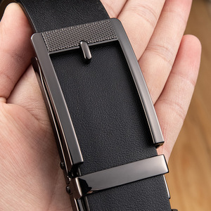 Ceinture en cuir pleine fleur véritable de luxe faite à la main en cuir de vachette de haute qualité pour hommes, service OEM ODM, acier respirant et imperméable, 3,5 cm - Product Image 2