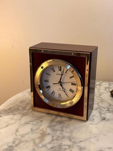 Reloj de Escritorio de Madera Optimum Citizen Square con Números Romanos, Movimiento de Cuarzo, Diseño Tradicional, Funciona con Batería - Product Image 2