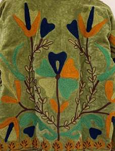 Chaqueta Bomber de Terciopelo Acolchada con Bordado Floral Verde |   Abrigo Corto de Regalo para Ella |   Abrigo Elegante de Invierno - Product Image 2