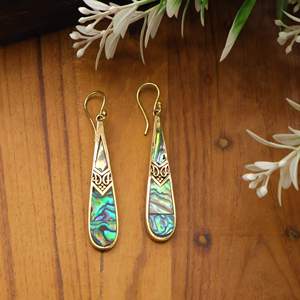 Boucles d'oreilles pendantes longues en forme de goutte d'eau en nacre d'ormeau, plaquées or, en laiton avec incrustation de coquillage, vente en gros, bijoux faits à la main de Jaipur, Inde - Product Image 1