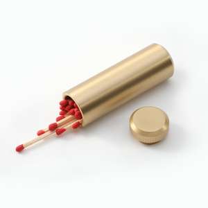 Porte-allumettes moderne en laiton pur Bold Blossom avec couvercle de sécurité, option de gravure, contient des allumettes standard pour une utilisation en extérieur et à la maison - Product Image 5