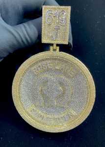 จี้เพชรโมอิสซาไนต์ VVS แบบกำหนดเองได้ พร้อมตัวล็อกแบบกำหนดเอง เงินแท้ 925 เครื่องประดับฮิปฮอปสุดหรู ได้รับการรับรอง สำหรับทั้งชายและหญิง - Product Image 2