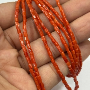 Perles de corail italien naturel en forme de cube, 2,5-3 mm, couleur rouge safran, perles percées minuscules, qualité AAAA, corail non traité, brin de pierres précieuses - Product Image 6