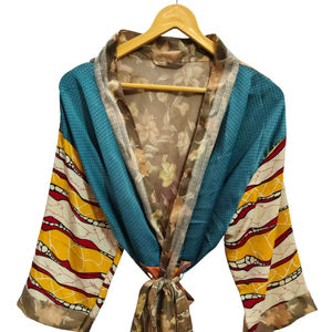 Robe longue kimono en soie Bridel, patchwork, pour couvrir le bikini, vêtement de nuit, kimono en sari indien vintage recyclé fait main - Product Image 1