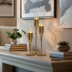 Ensemble de 3 élégants porte-bougie en métal doré, décoratifs pour la maison, les mariages, les fêtes et les tables à manger, à prix avantageux - Product Image 5