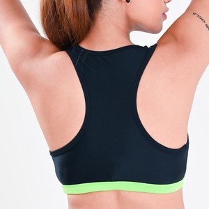 Sujetador deportivo de yoga Allure reversible de malla con cuentas y soporte alto - Negro Neón con tirantes cruzados y escote en V profundo - Product Image 2