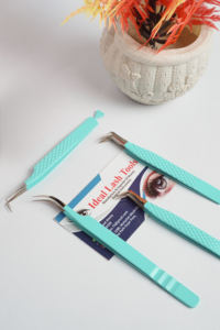 Pince à épiler de précision Ultra Grip pour cils, outils de beauté à micro-pointe sans interstice, pince à épiler ultra-fine pour cils Signature - Product Image 5