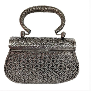 Elegante bolso de mano de latón plateado con detalles en esmalte azul, textura de red y asa superior resistente, precios al por mayor. - Product Image 3